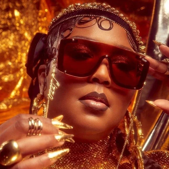 Quay Australia x LIZZO Hold for Applause - Picture 4 of 10